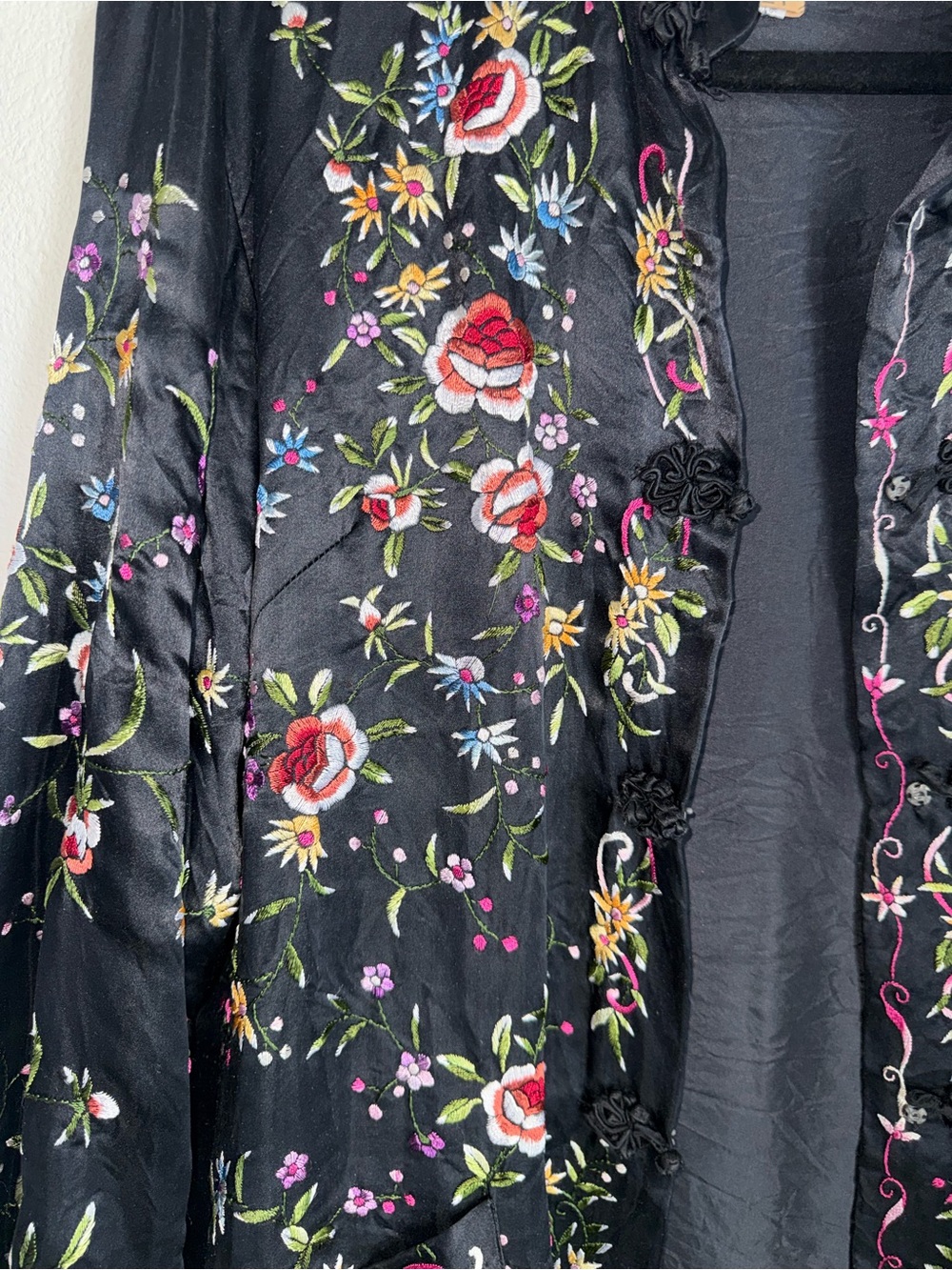Vintage Peony Brand Black Floral Embroidered Silk Jacket – Large - Picture 4 of 9